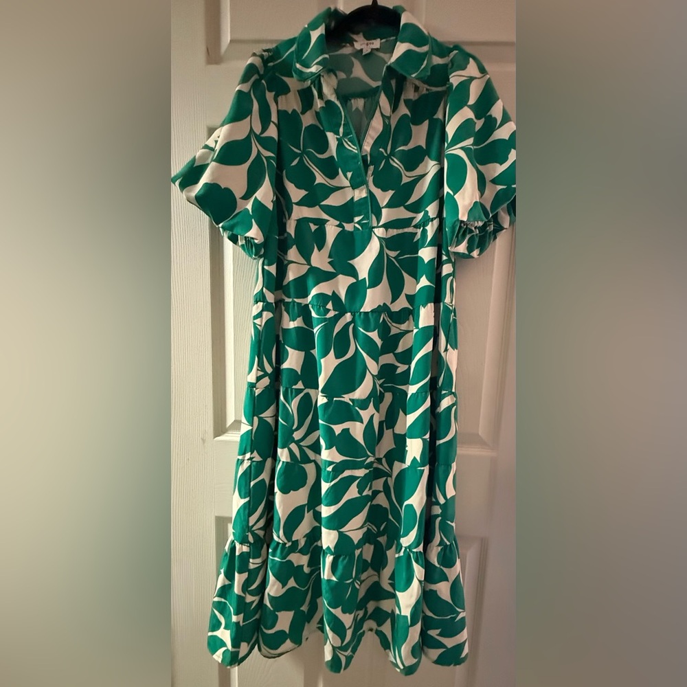 Umgee green and Cream Leaf Pattern Dress